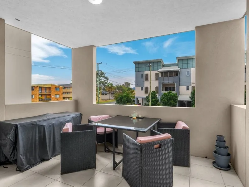Modern Two Bedroom Apartment In Secure Building