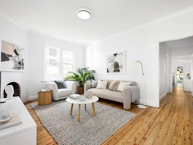 Semi-Like Bondi Apartment In Prime Position With Parking, Stroll To Beach