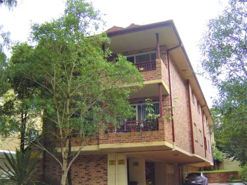 SPACIOUS SUNNY 2 BEDROOM UNIT + STUDY