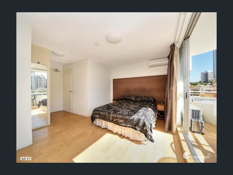 PERFECT CENTRALLY LOCATED FURNISHED STUDIO UNIT IN SURFERS PARADISE