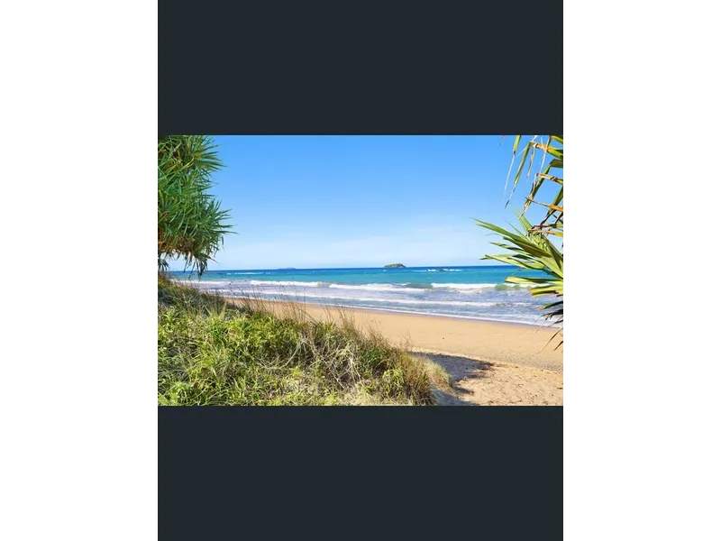 Newly renovated 2/3 bedroom beachside unit