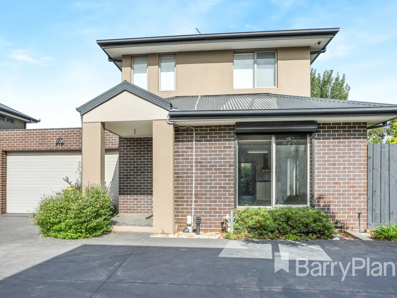 Cozy Townhouse In Dingley Village!