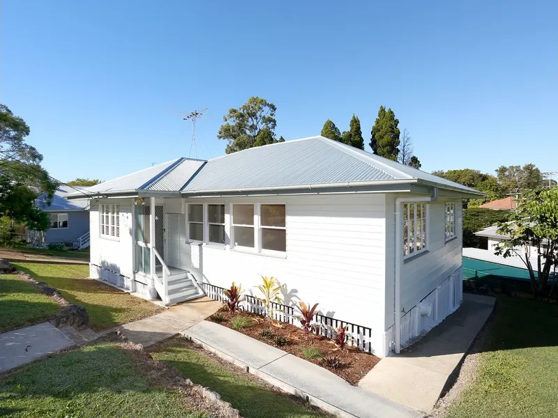 Charming 3 Bedroom Home in Holland Park