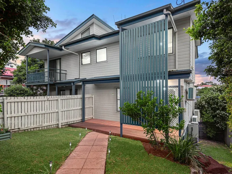 Elevated Townhouse In Prime, Peaceful Location.
