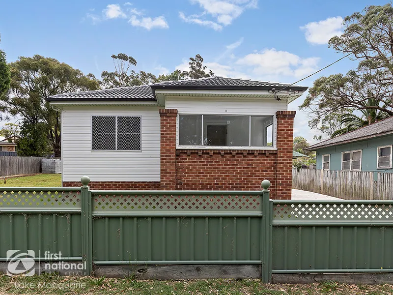 FRESHLY RENOVATED 2 BEDROOM HOME!