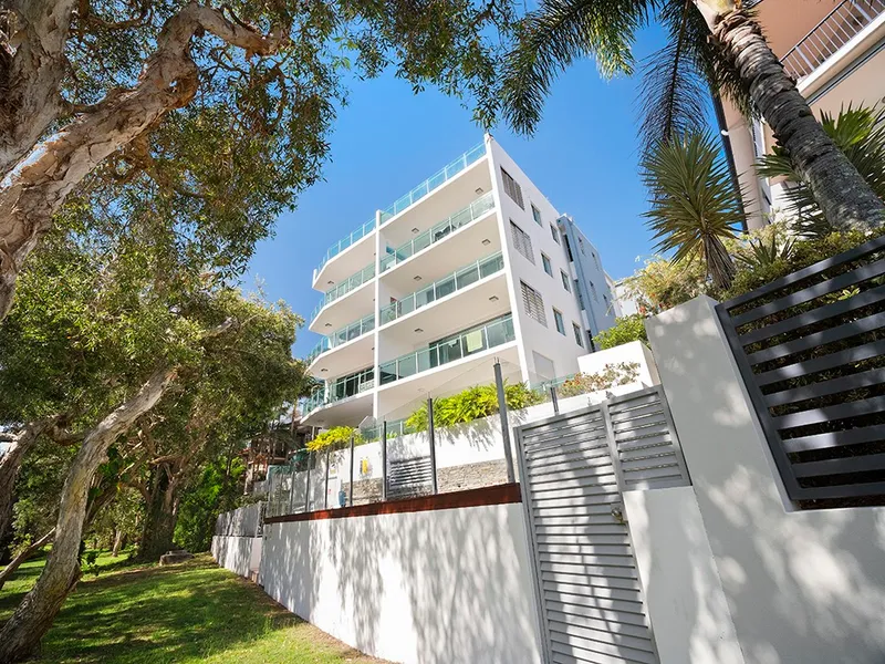 UNDER CONTRACT STUNNING 3 BEDROOM NORTH FACING APARTMENT KIRRA