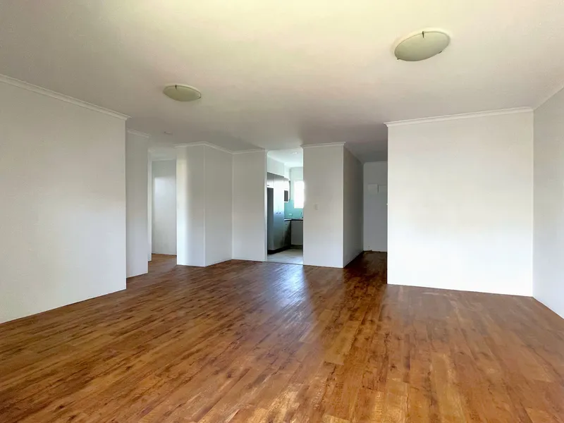 MODERN UNIT WITH CITY VIEWS