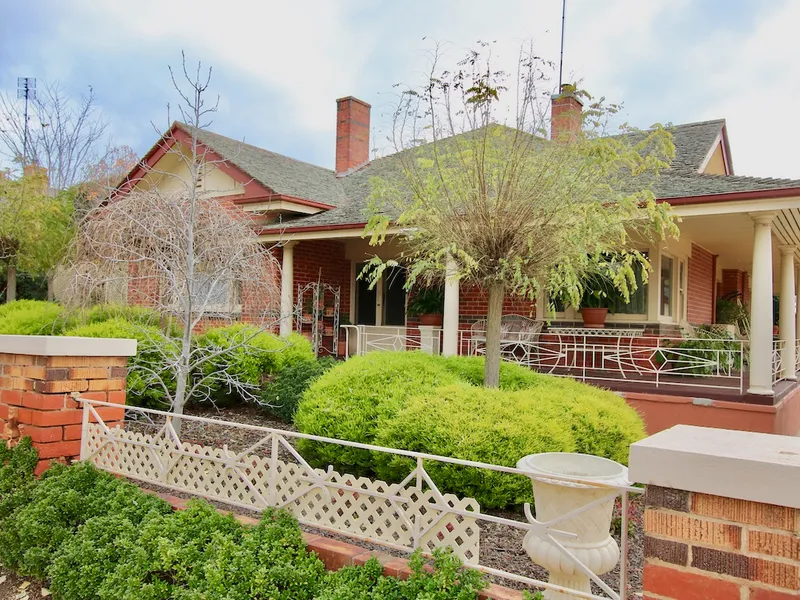 Charming home close to the Main Street.