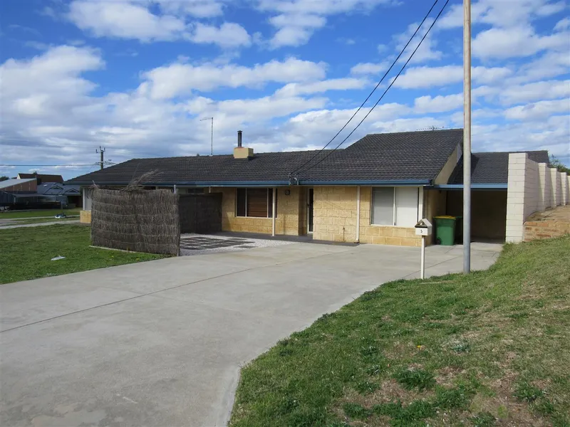 AFFORDABLE BEACHSIDE BEAUTY!