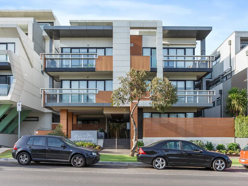 Stylish and Secluded with Every Essendon Advantage