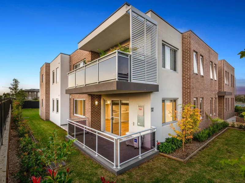 Modern Spacious Unit In Prime Location !!