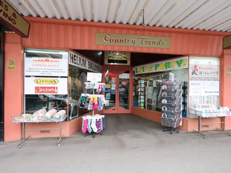 PROMINENT BUSINESS AND FREEHOLD