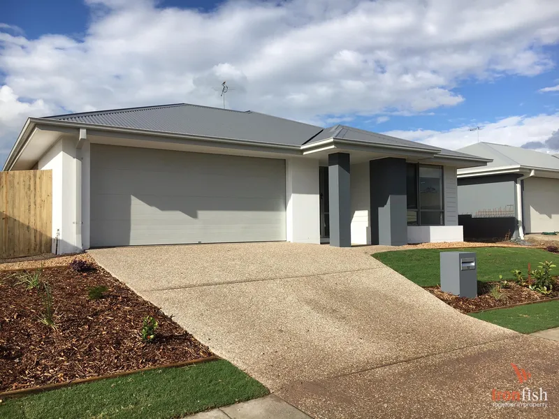 Modern 4 bedroom family home in Redbank...