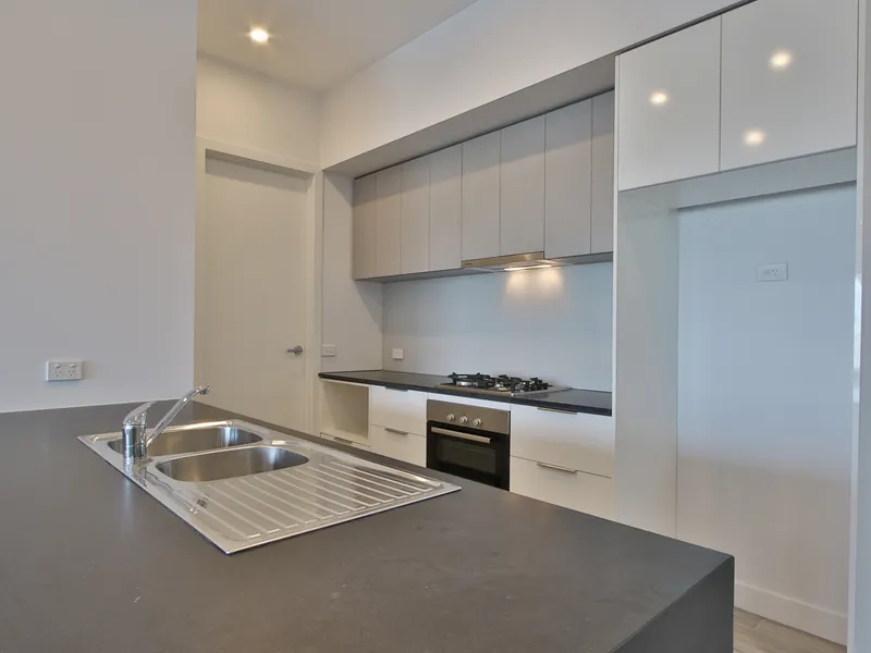 Large 2 Bedroom Luxury Apartment, with enormous balcony perfect for entertaining!