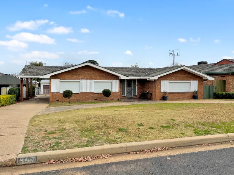 Fully furnished South Dubbo home