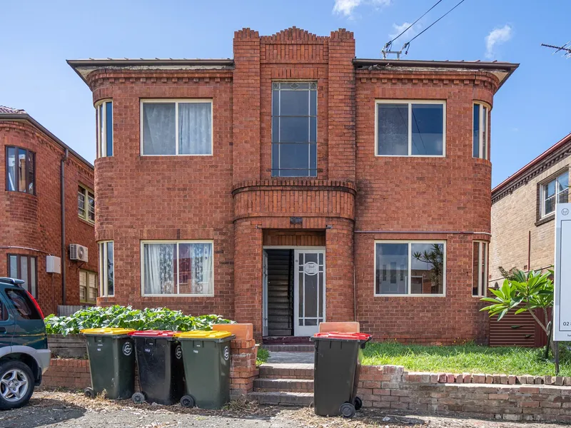 FOUR WEEKS FREE RENT! Two Bedroom Apartment Near the Station