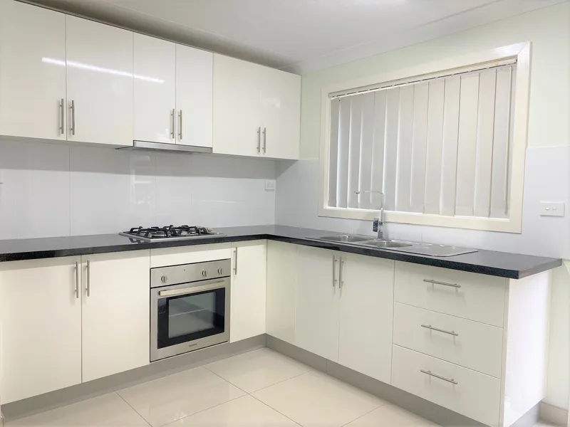 2 WEEKS FREE RENT !!!  ELECTRICITY, WATER & GAS INCLUDED !!!