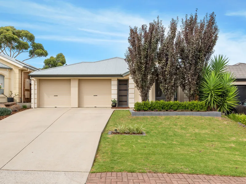 An immaculately presented family home, with contemporary designs throughout & a stunning entertaining area