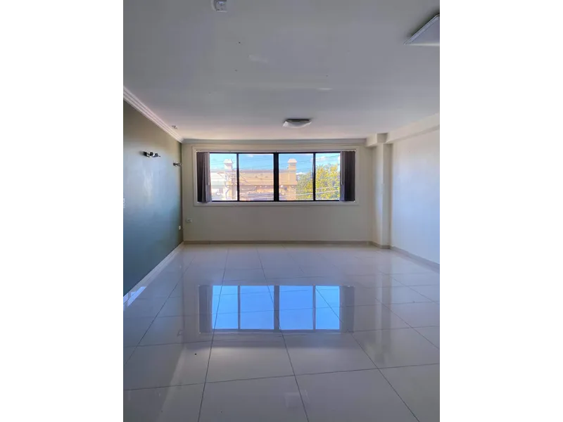 MASSIVE MODERN APARTMENT FOR BIG FAMILY!
