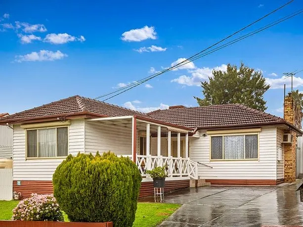 Filled with natural light, this 4 bedroom 1950s classic is just a stone's throw to Reg Harris Reserve and Amsleigh Park Primary School.