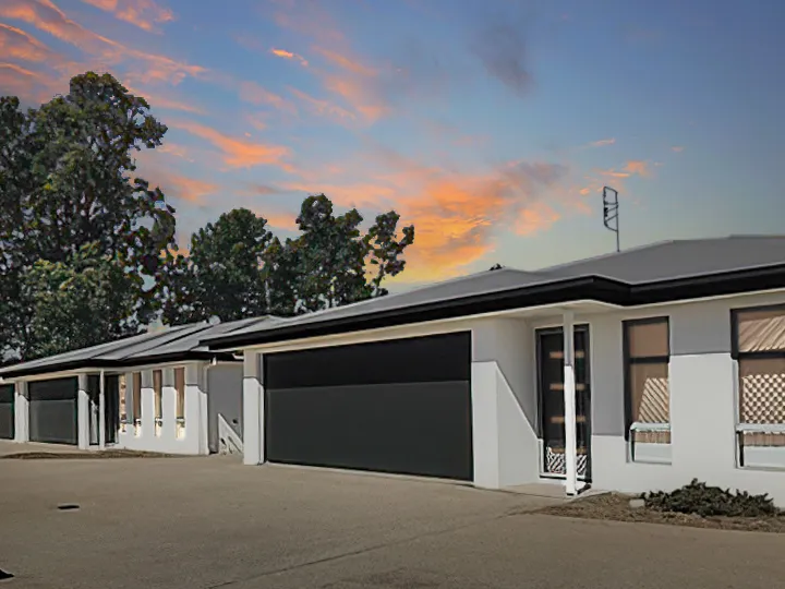 A TRIPLEX OF OPPORTUNITY!!!