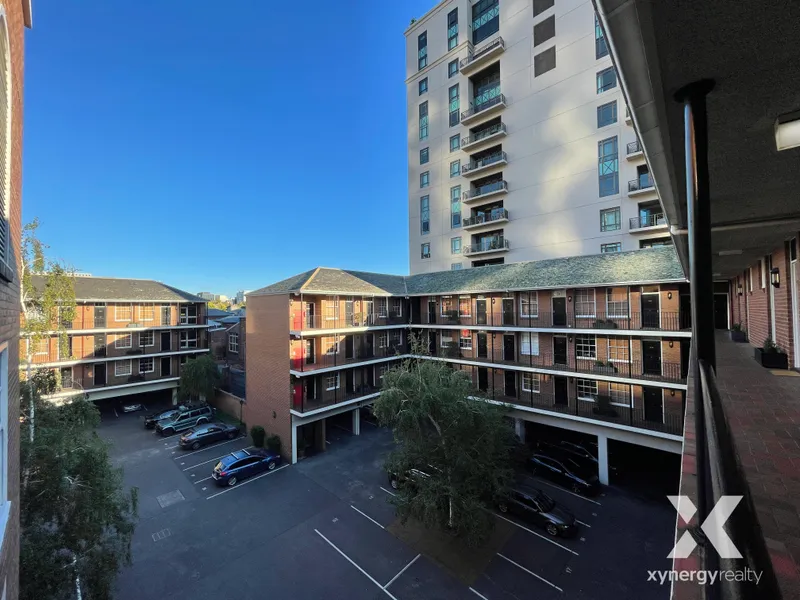 Exhibition Mews - Studio Apartment