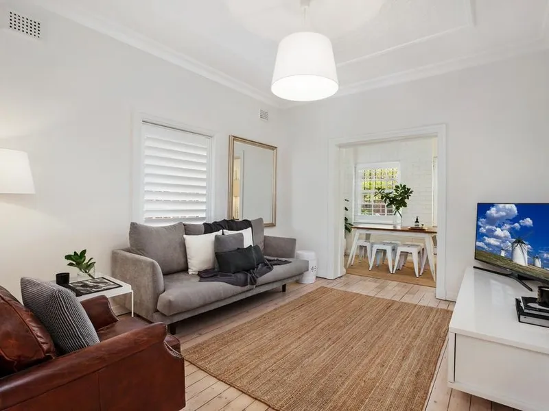 STYLISH APARTMENT IN PERFECT LOCATION