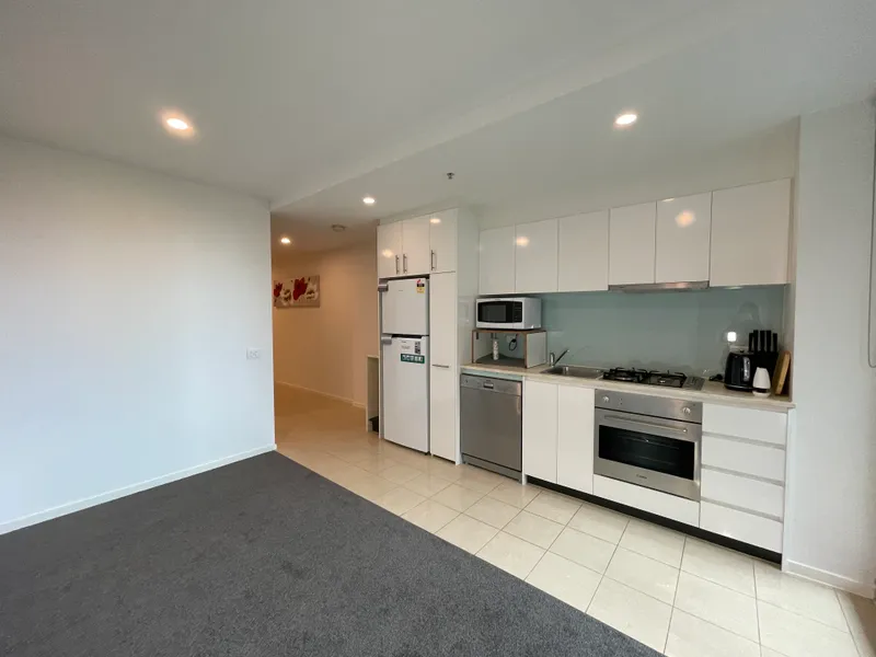 SEMI-FURNISHED ONE BEDROOM PLUS STUDY APARTMENT WITH VIEWS
