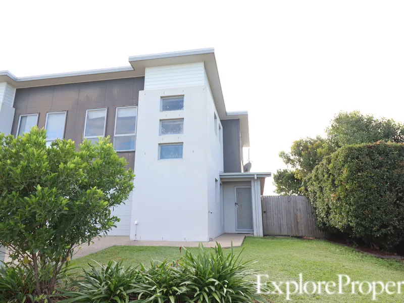 Two bedroom executive style Townhouse in Ooralea