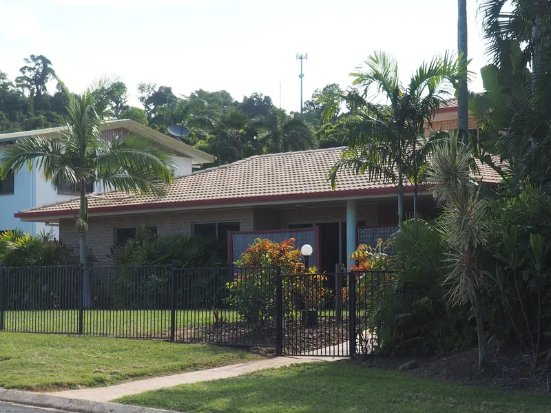 3 Bedroom Apartment by the Beach !