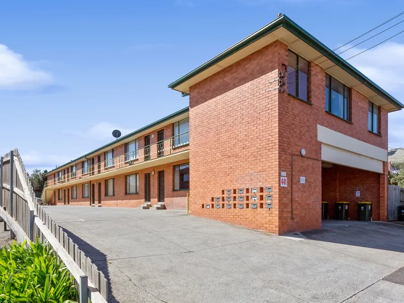 Neat as a Pin, Ground Floor Apartment!