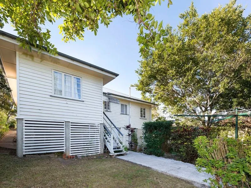 Neat and Tidy Home in the Heart of Taringa