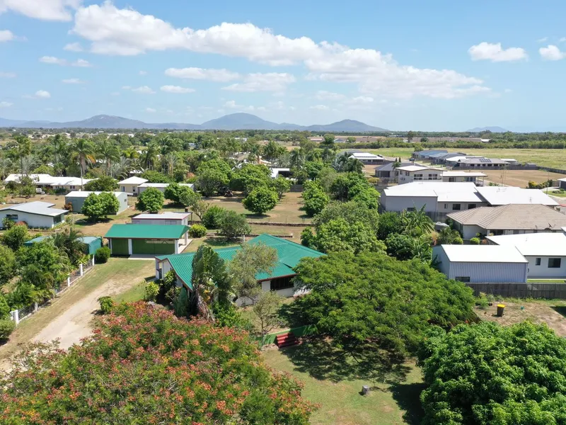 WHERE TOWN MEETS COUNTRY - 2833m2