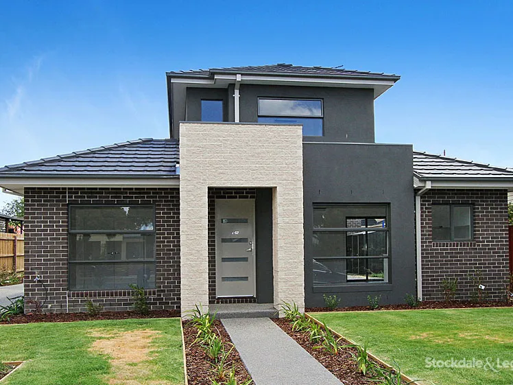 Spacious Town House In Creat Location
