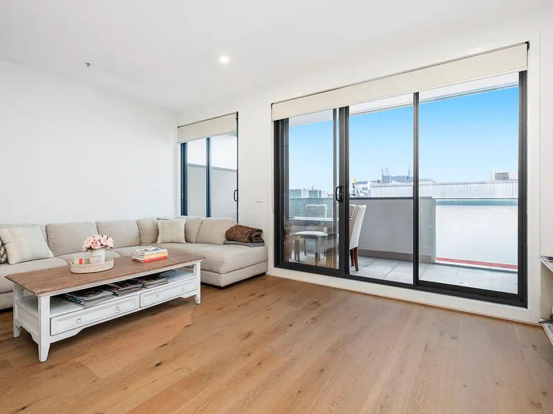 LIGHT & BRIGHT LIVING!