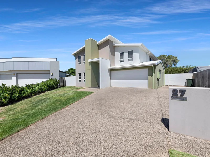 STUNNING EXECUTIVE FAMILY HOME IN BEACH MILIEU ESTATE