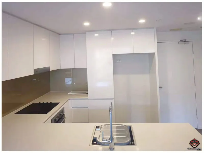 2 BEDS APARTMENT WITH CAR PARK- EVERYTHING AT DOORSTOP