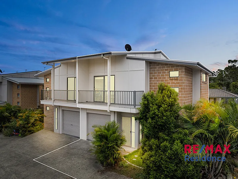 Elegant Townhouse with Private Backyard in a Secure Complex