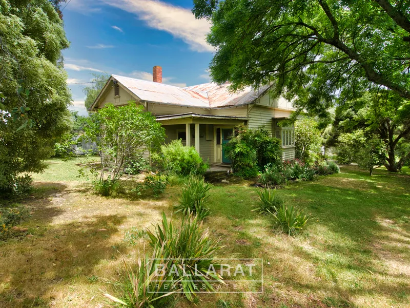 'WILLOW BEND' PERIOD HOME ON SUBSTANTIAL CORNER ALLOTMENT