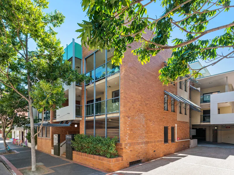 Boutique Two Bedroom Apartment Positioned in the Heart of Teneriffe