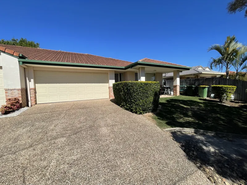 LARGE DUPLEX IN QUIET AREA OF LABRADOR