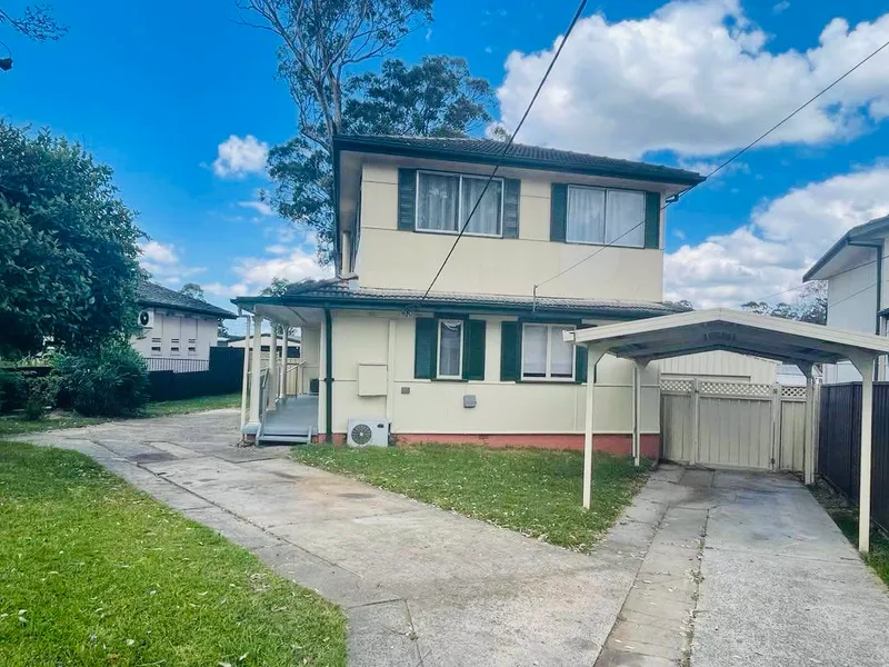 AN AMAZING DOUBLE STORY HOUSE FOR LEASE!!!