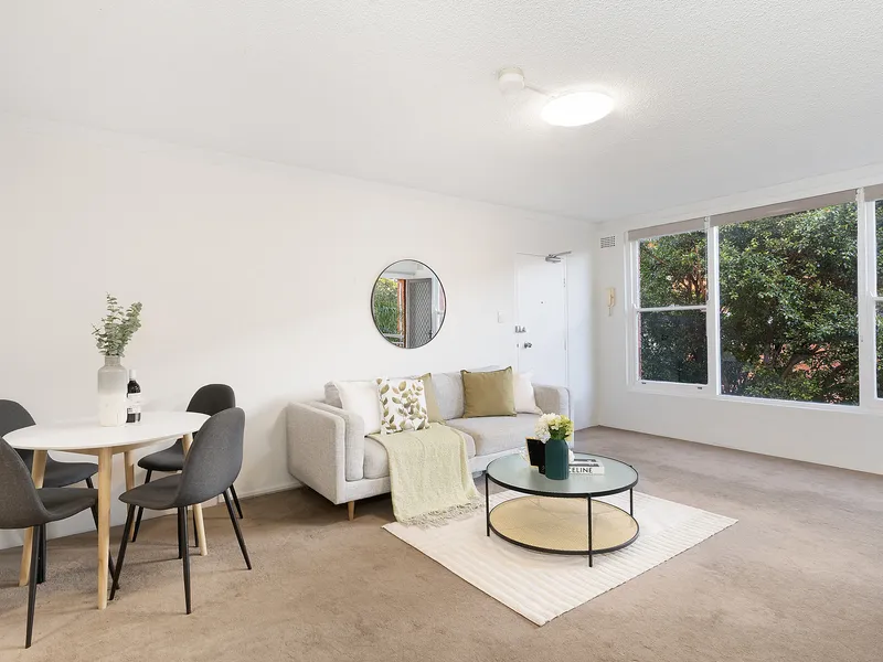 Delightful Sundrenched Apartment Just Footsteps Ashfield Train Station