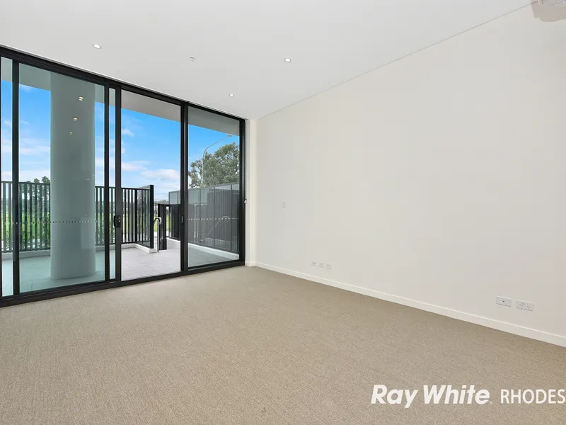 Brand New Waterfront One Bedroom With Study For Lease !!