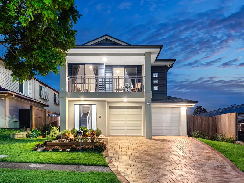 Spacious Executive Style Family Home..Low Maintenance For Those Who Are Busy!!