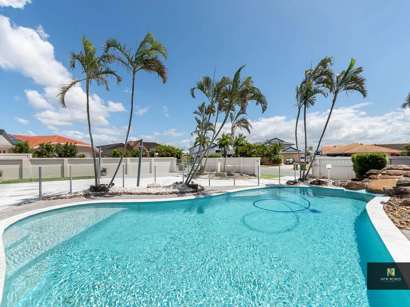 BEAUTIFUL WATERFRONT HOME IN RUNAWAY BAY