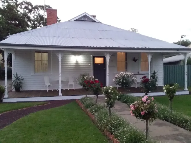BEAUTIFUL OLD WEATHERBOARD WITH ORIGINAL COTTAGE CHARM.