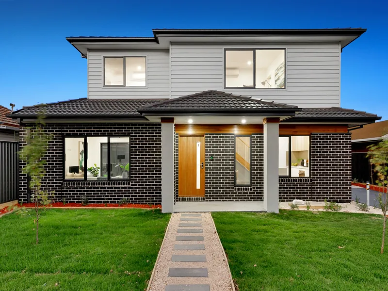 Commanding Street Frontage Spectacular!