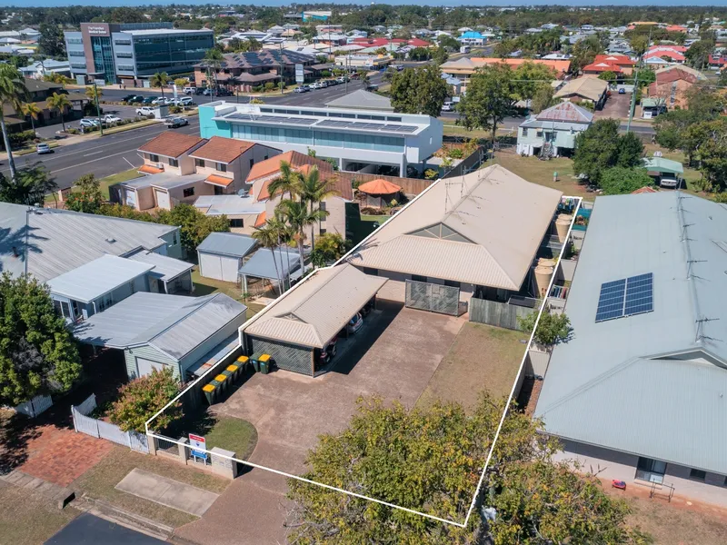 FOURPLEX IN THE HEART OF BUNDABERG'S MEDICAL PRECINCT!