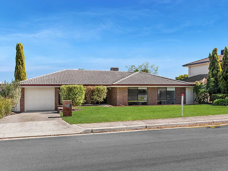 Effortless luxury in sought after pocket of Hallett Cove